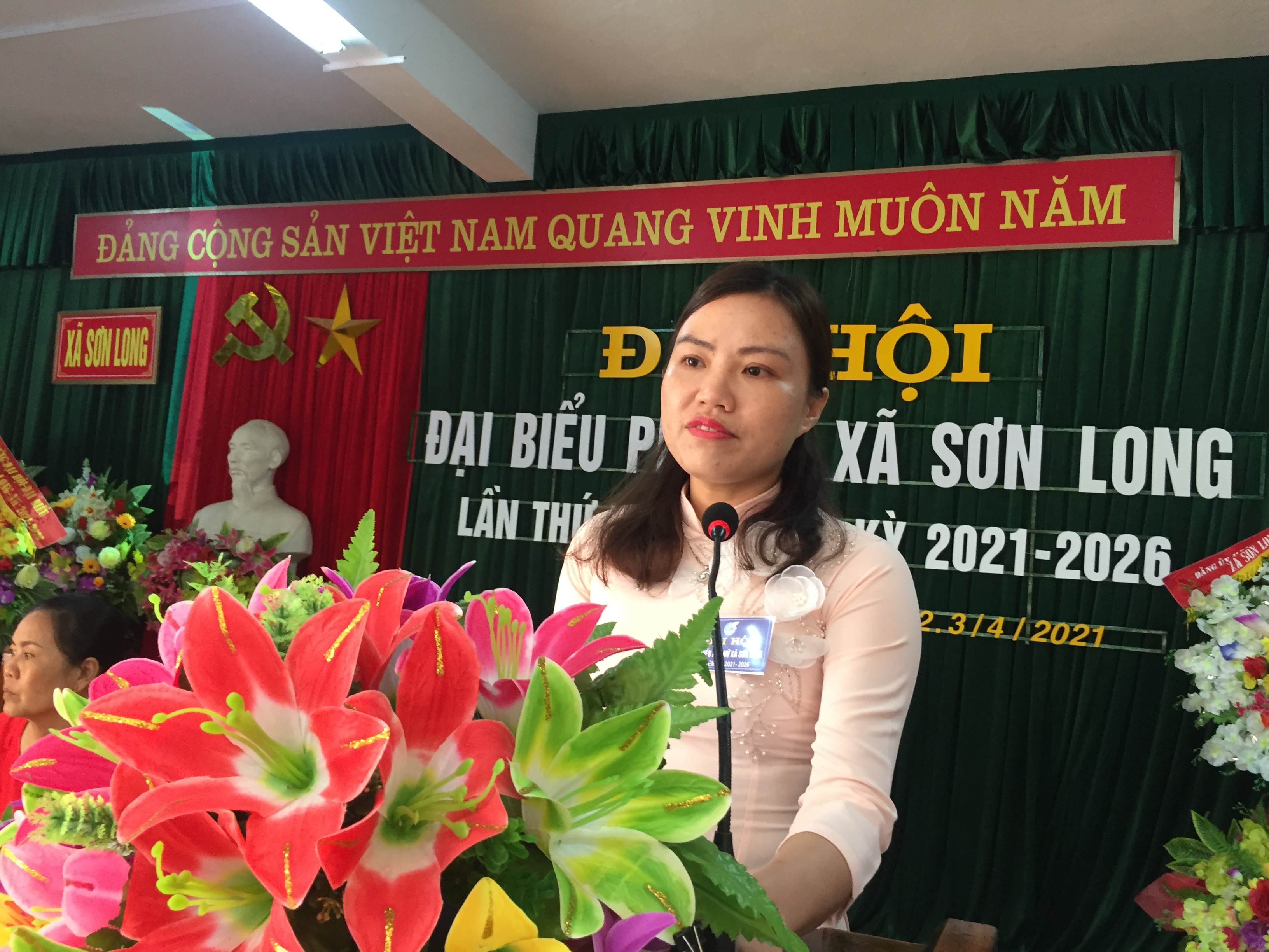 Đồng chí Võ Thị Hương - Huyện ủy viên, CT Hội LHPN  huyện phát biểu chỉ đạo Đại hội